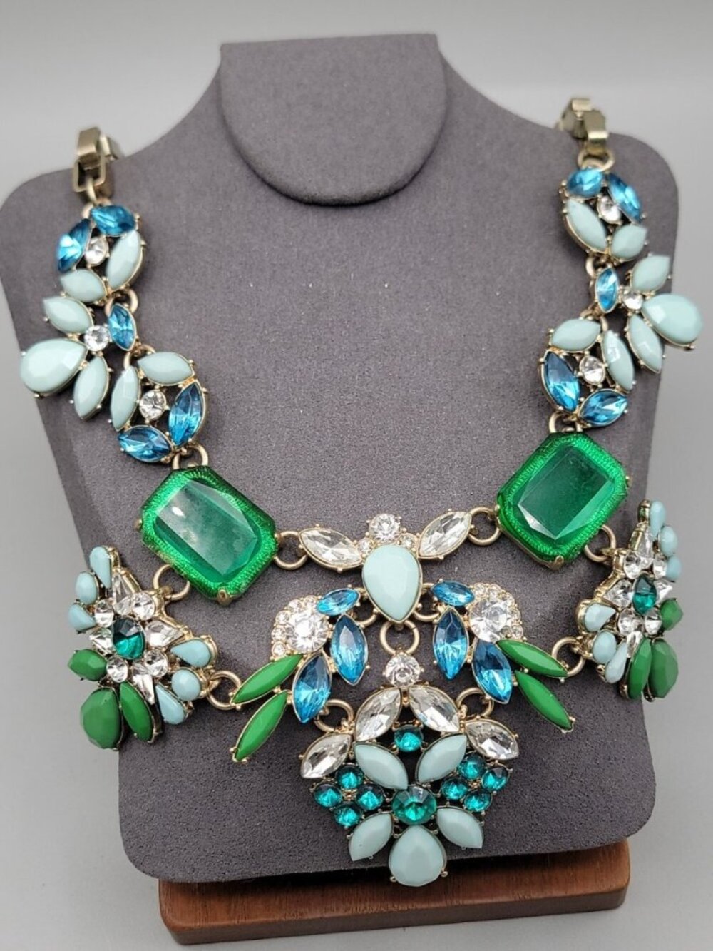 Vintage Talbots Chunky Green Blue Flower Bib Necklace Faceted Resin Rhinestone - Picture 2 of 7